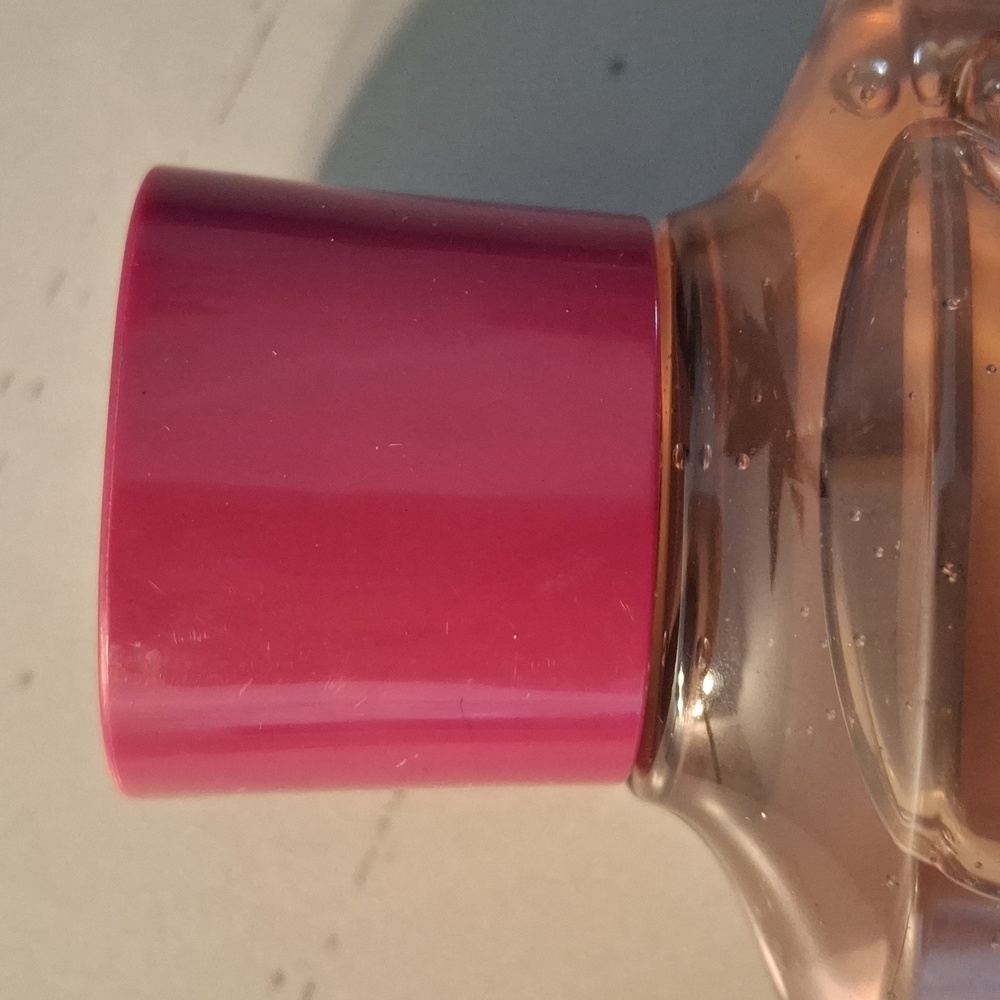 Bath & Body Strawberry Snowflakes Bodywash - Picture 6 of 6